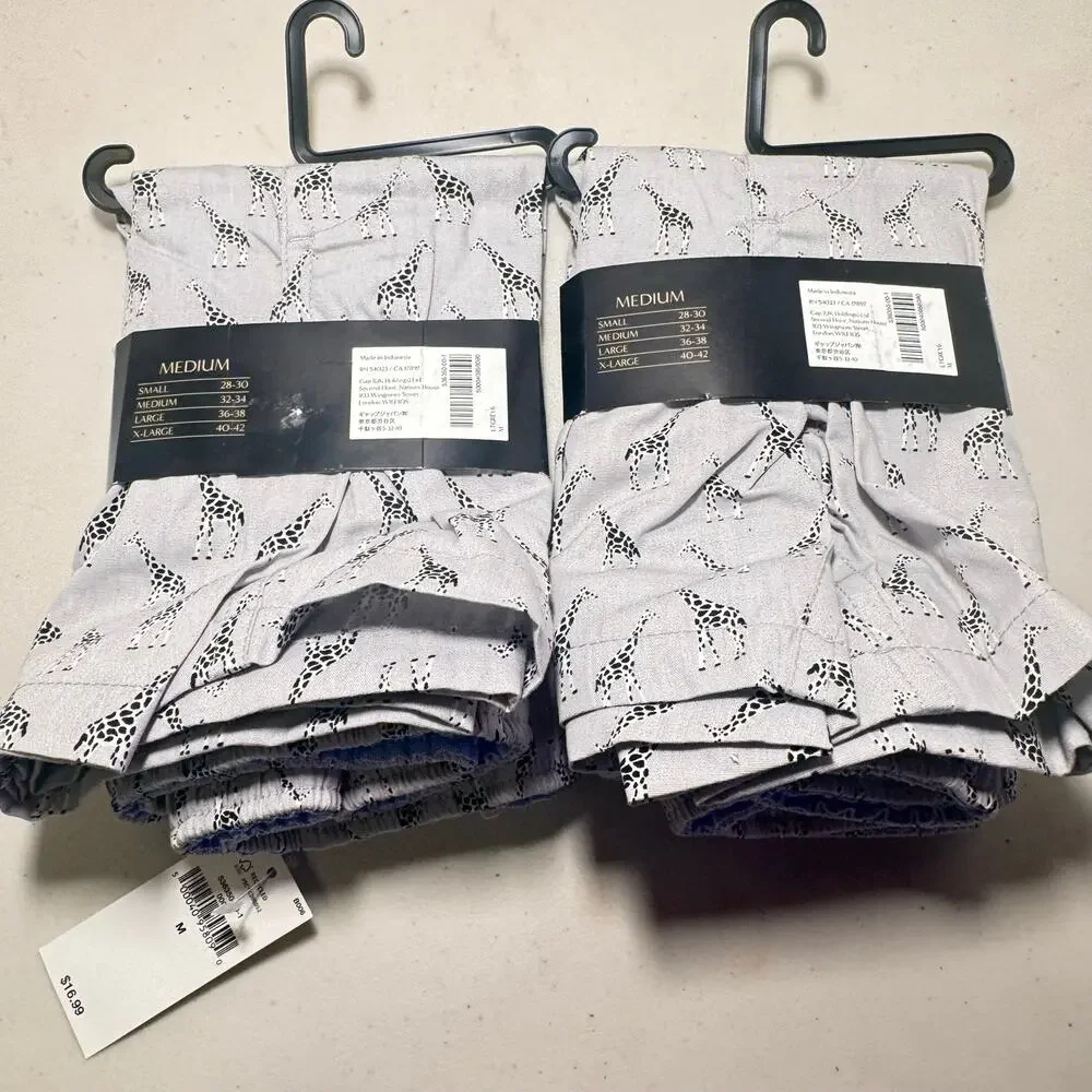 Banana Republic 2 Pairs Sz M Boxers NWT light gray with Giraffes